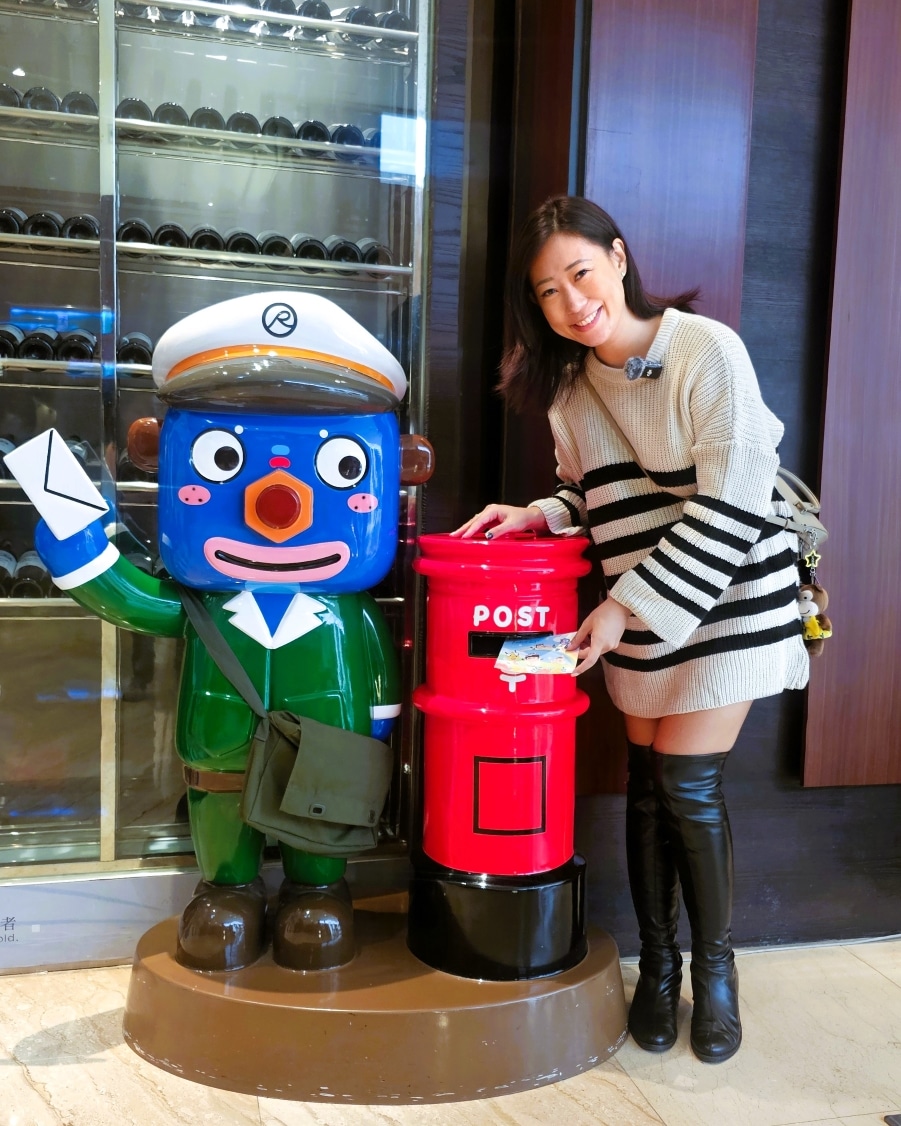 postcard sending at Silks place yilan