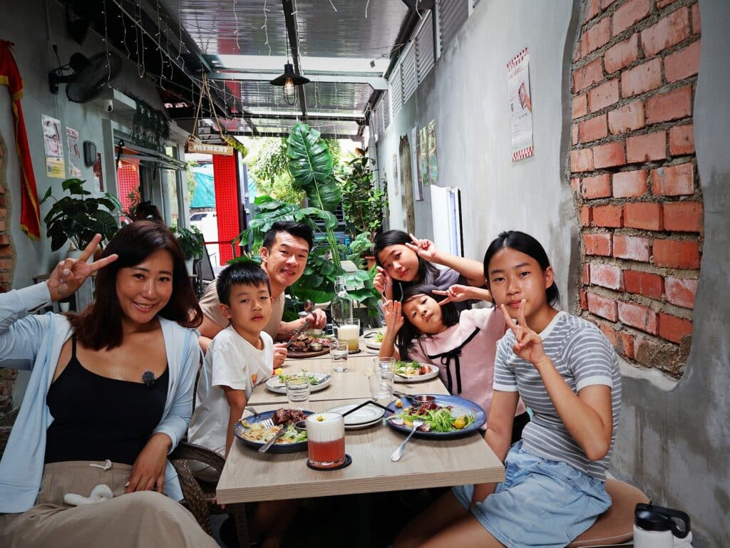 flame & fern cafe family friendly cafe in johor bahru